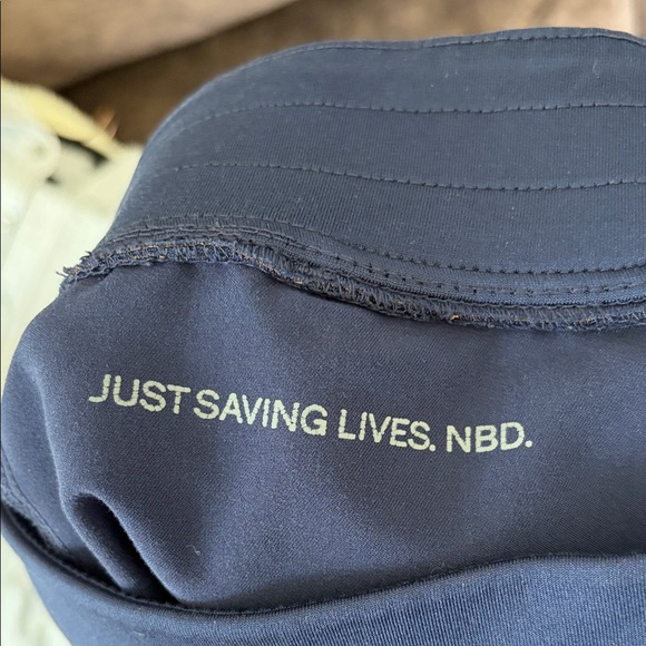 Women’s Figs Zamora Jogger Scrubs - Navy - broken cargo pocket zipper - SP - Picture 9 of 9